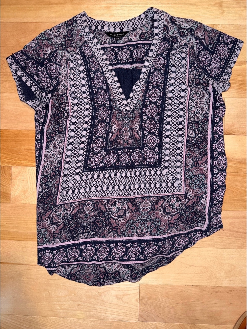 Lucky Brand Women's Printed Short Sleeve V-Neck Blouse in Navy and Pink, Size S